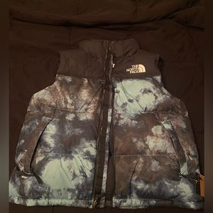 THE NORTH FACE M PRINT NUPTSE VEST
WASBICEDYEPRINT (NWT)